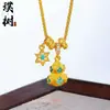 Loja de Ouro Mesmo Estilo Banhado a Ouro Gelo Triturado Trevo de Quatro Folhas Cabacinha Colar para Mulheres, Versátil e Elegante, Borboleta em Forma de Coração Corrente de Clavícula Joia