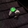Anillo femenino de cabeza de leopardo con incrustaciones de calcedonia blanca hielo plateado al por mayor, anillo femenino de ágata verde yang, suministro en vivo