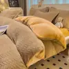 Conjunto de cama de quatro peças em veludo de leite com relevo tridimensional de inverno, conjunto de três peças em flanela, capa de edredom, forrada com fleece, espessada para aquecimento, lençol com elástico