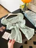 Camisa de manga corta con retazos de lunares en dos tonos, imitación de dos piezas, para mujer, top corto de verano ajustado con fruncido en la cintura, hueco