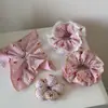 Goma para el pelo de encaje con flor de cerezo fresca rosa para mujer, Diadema grande de doble capa dulce y linda