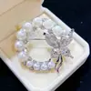 Broche de Lazo de Perlas para Mujer, Versátil, Gama Alta, Lujo Ligero, Nicho Popular de Moda Ropa Accesorios Venta al por Mayor