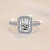 Anillo Simulador de Moissanita de 2 Quilates Corte Radiante Super Brillante en Montura de Plata 925 Joyería al por Mayor en Stock Exclusivamente para Suministro Transfronterizo