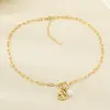 Cadena de clips de papel creativa personalizada multiestilo corazón hueco incrustado de diamantes collar de acero de titanio madre levantando alto día de la madre