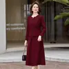 Vestido elegante e jovial para mães, adequado para outono e inverno, projetado para mulheres de meia-idade e idosas, perfeito para ocasiões de primavera e outono, e ideal para sogras usarem em casamentos e banquetes.