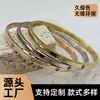 Pulsera Transfronteriza Estilo Retro Ins de Acero de Titanio con Borde Ancho Lleno de Diamantes, Trébol de Cuatro Hojas Chapado en Oro de 18K y Circonita, Pulsera que No se Desvanece