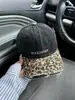 Boné de Baseball Retrô Americano com Estampa de Leopardo para Mulheres, Moda de Rua, Moderno e Estiloso, Faz o Rosto Parecer Menor