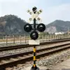 La máquina de señal de cruce de ferrocarril bifurcada con postes de advertencia amarillos y negros es fácil y conveniente de instalar.