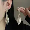 Aretes Largos de Concha Rayada Misteriosa Cruzada