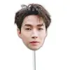 Performance de entrada no casamento de Henry Lau com máscara engraçada, placa de boas-vindas no aeroporto, produtos de fãs de apoio para shows com imagens personalizadas