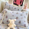 Juego de Dos Fundas de Almohada de Felpa de Leche Engrosada para Invierno Uso en el Hogar Funda de Almohada de Coral para Relleno de Almohada de Adulto
