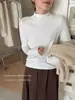 Camiseta térmica blanca de manga larga para mujer con cuello medio alto, top de punto ajustado y adelgazante, nuevo estilo otoño/invierno, disponible para venta al por mayor