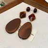 Modernos y Minimalistas Brazaletes para Oreja Retorcidos de Piedra Ojo de Tigre para Mujer, Pendientes Versátiles Vintage, Accesorios para Orejas de Otoño e Invierno con un Toque de Lujo Ligero y de Alta Gama