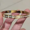 Conjunto de Pulseras de Acero Inoxidable Doradas Transfronterizas con Clavos de Diamante Pulsera de Trébol de Cuatro Hojas Cintura Pequeña Brazaletes Dorados