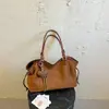 Outono/Inverno 2026 Nova Bolsa Europeia Retrô de Grande Capacidade com Alça Única Moda Feminina Versátil Bolsa Transversal Bolsa de Ombro para o Trabalho/Dia a Dia Tendência