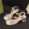 Sandálias de tiras finas com strass prateado e amarração wrap-around com laço, estilo fada, sapatos romanos com salto grosso transparente, novo modelo de verão 2026