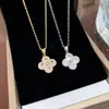 Collar de trébol de cuatro hojas de la suerte, brillante y lleno de diamantes para mujer, con colgante de circón, exquisito y ligero, versátil para otoño e invierno, cadena para la clavícula al por mayor