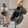 Zapatos Mary Jane, zapatos de mujer de plataforma gruesa de moda que aumentan la altura, nuevo estilo primavera 2025, zapatos pequeños de cuero estilo británico retro súper populares, estilo francés