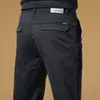 Pantalones Casuales Ajustados Hong Kong Primavera y Otoño 2026 para Hombre Rectos Ajustados Elásticos Versátiles Caqui Pantalones Largos para Hombre