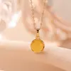 Pingente de prata Yilu S925 banhado a ouro com jade Hetian, jade de água clara, âmbar, formato redondo geométrico, elegante, simples e moderno