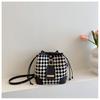 Bolso de cubo a cuadros tejido, bolso de mujer, otoño e invierno 2024, nuevo bolso de hombro, bolso de mensajero de tela a cuadros para mujer