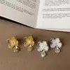 Pendientes de Flor de Metal con Textura de Lujo Ligero para Mujer Diseño de Nicho Exquisitos Versátiles para el Trabajo Pendientes Pendientes