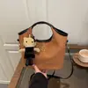 Bolso de Mano Vintage de Alta Gama de Gran Capacidad para Mujer 2026 Nuevo Modelo Patrón de Diamantes Bordado Esmerilado Bolso de Hombro Cruzado Transfronterizo