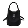 Bolso cubo casual estilo coreano al por mayor para mujer, nuevo modelo verano 2026, color liso, bolso de hombro de lujo ligero, bolso cruzado para madre e hija