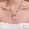 Collar Transfronterizo Nuevo Estilo Punk Resistente con Colgante de Fresas y Mariposas, Cadena para Clavícula Exagerada con Colgante de Flores y Estallido Estelar de Moda y Único