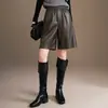 Moda de pantalones cortos de pierna ancha de cuero PU para mujer, nuevo estilo otoño e invierno 2026, cintura alta elástica, corte holgado, pantalones cortos casuales adelgazantes