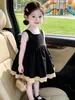 Vestido-colete de renda preto estilo coreano novo para o verão de 2026, vestido preto francês elegante estilo Hepburn sem costas