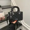 2026 Bolso Pequeño Ligero Nuevo para Mujer, Bolso Cruzado Versátil de Verano, Diseño de Nicho, Bolso Cuadrado Pequeño de Mano/Un Hombro