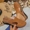 Novas pantufas de dedo em couro, sapatos femininos de sola grossa, 26 novos modelos para comércio exterior transfronteiriço, design vazado, costura primavera-verão