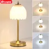 Lámpara de Mesa de Metal con Flor Pequeña de Vidrio Ámbar Transfronteriza, Lámpara de Atmósfera para Mesita de Noche de Dormitorio, Luz Nocturna Táctil Recargable