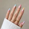 Uñas Postizas Portátiles, Estilo de Comercio Exterior, Uñas Postizas Francesas Blancas con Borde Blanco en Forma de Escalera Larga con Patrón de Flores Degradadas, 24 Piezas, Hechas a Mano Puras, Longitud Media, Venta al por Mayor