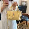 Bolso de Mano Retro Francés de Nicho para Mujer 2026 Nuevo Verano Versátil de Moda Bolso Cubo Bolso de Hombro Único Cruzado