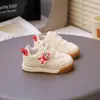 Tênis Esportivo Leve com Solado Macio para Crianças 2026, Tênis Branco com Velcro, Novos Sapatos Casuais Femininos para Crianças