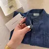 Camisa de Mezclilla Suave para Niños Otoño 2026 Nuevo Modelo Manga Larga para Niños y Niñas Camisa Chaqueta Oso Bebé Cuello Redondo