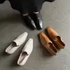 Zapatos de cuero para commuting invisibles que aumentan la altura, mocasines de piel de vaca lavada, zapatos de vestir de cuero genuino de punta cuadrada de tacón medio para otoño 2026