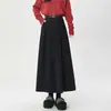 Foto real de falda de pana para mujer, nueva falda A de longitud media vintage para otoño/invierno 2026 que cubre las caderas y tiene un dobladillo grande