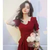 Vestido de Noiva Vermelho para a Noiva, Adequado para Uso Diário, Verão 2026 Noivado Anfitriã Banquete Elegante Vestido de Cocktail para Mulheres