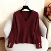 Suéter vermelho de gola V com ombros retos para mulheres, novo design de inverno 2025, blusa base estilosa, top extremamente atraente