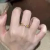 Anillo de Cruz Incrustada Cielo Estrellado Avanzado para Mujer Diseño de Nicho Lujo Ligero Blanqueamiento Anillo de Dedo Atmósfera Fresca Joyería de Mano