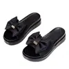 Pantuflas de Piel Suave para Mujer, Nuevo Estilo Verano 2026, Suela Gruesa con Moño, Adecuadas para Combinar con Vestidos, Chanclas Casuales de Plataforma