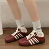 Confortáveis sapatos femininos estilo brogue para outono, com detalhes esculpidos, cabedal em couro, design respirável e visual casual. Um novo estilo versátil, fashion e retrô para 2026