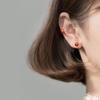 Nalan Plata de Ley S925 Estilo Navideño Simple Clip para Oreja de Reno Pendientes de Circonita Roja Granate G4302