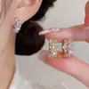 Pendientes pequeños de pétalo de circón exquisitos coreanos y japoneses, elegantes, de lujo ligero, sencillos, compactos, versátiles, de alta gama, pendientes súper brillantes al por mayor