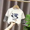 Camiseta de Algodão Puro de Manga Longa Infantil para Primavera e Outono, Nova Camiseta Estilosa com Desenho para Meninos, Camiseta Tendência Versátil para Bebês Meninos