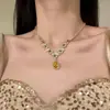 Collar Retro Estilo Palacio Gota de Agua Verde con Diamantes Brillantes para Mujer, Nicho Exquisito Lujo Ligero Moda Versátil