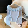 Camiseta de punto para mujer, estilo suave, flor estéreo, de un solo hombro, manga larga, de alta gama, chic, romántica, con efecto adelgazante